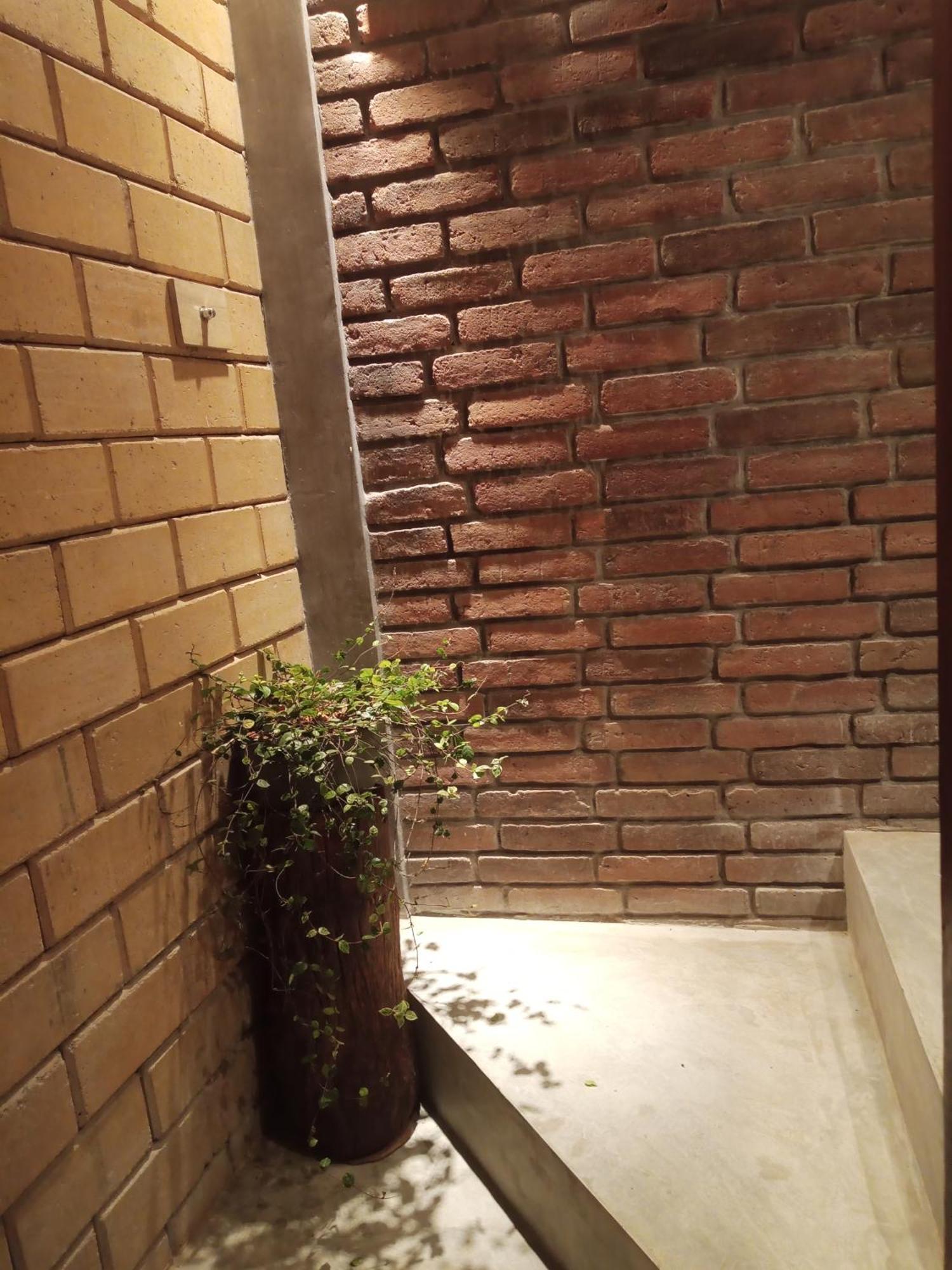 Hotel The Brick Wonder à Habaraduwa Central Extérieur photo